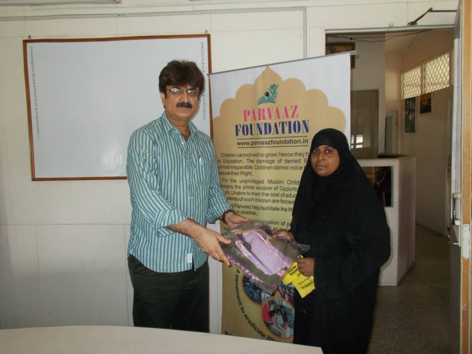 Parvaaz Foundation Ramzaan Eid Clothes Distribution 2014, Lucknow